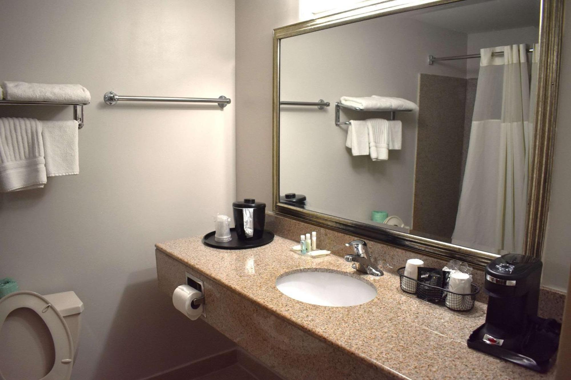 Quality Inn Вайнленд Экстерьер фото